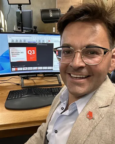 Thomas Maier bei einem Vortrag zur Microsoft 365 Quartals-News-Sendung